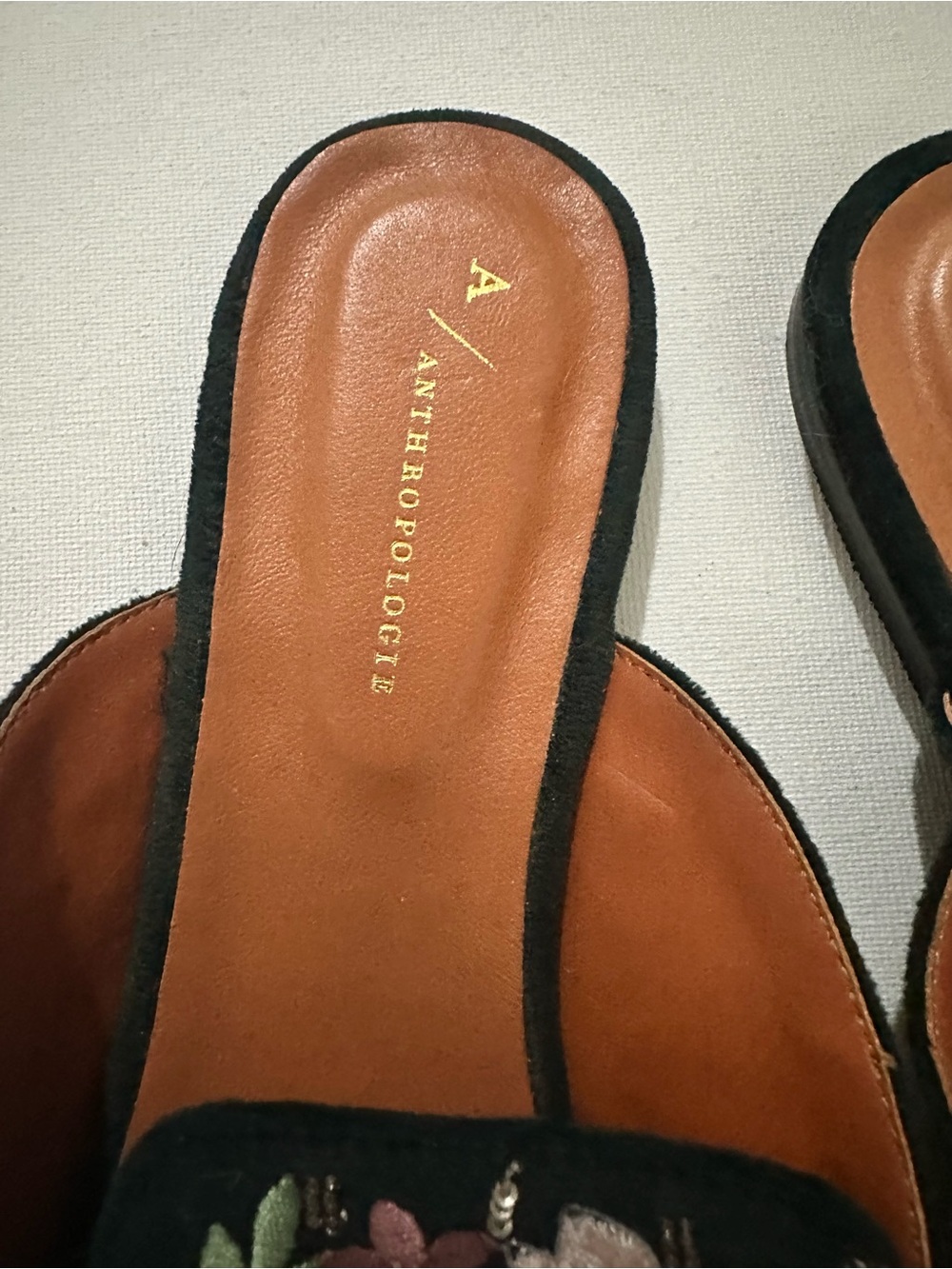 Anthropologie Black Embroidered Floral Velvet Beaded Accent Mules Sz 11 W - Picture 8 of 15